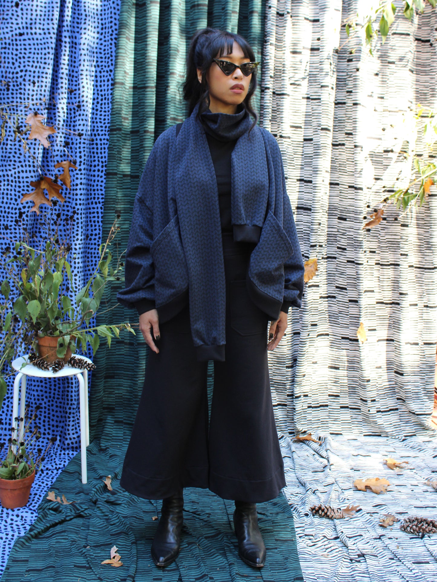 Sweatshirt Sleeve Scarf with Cuffs - Knit Print in Navy