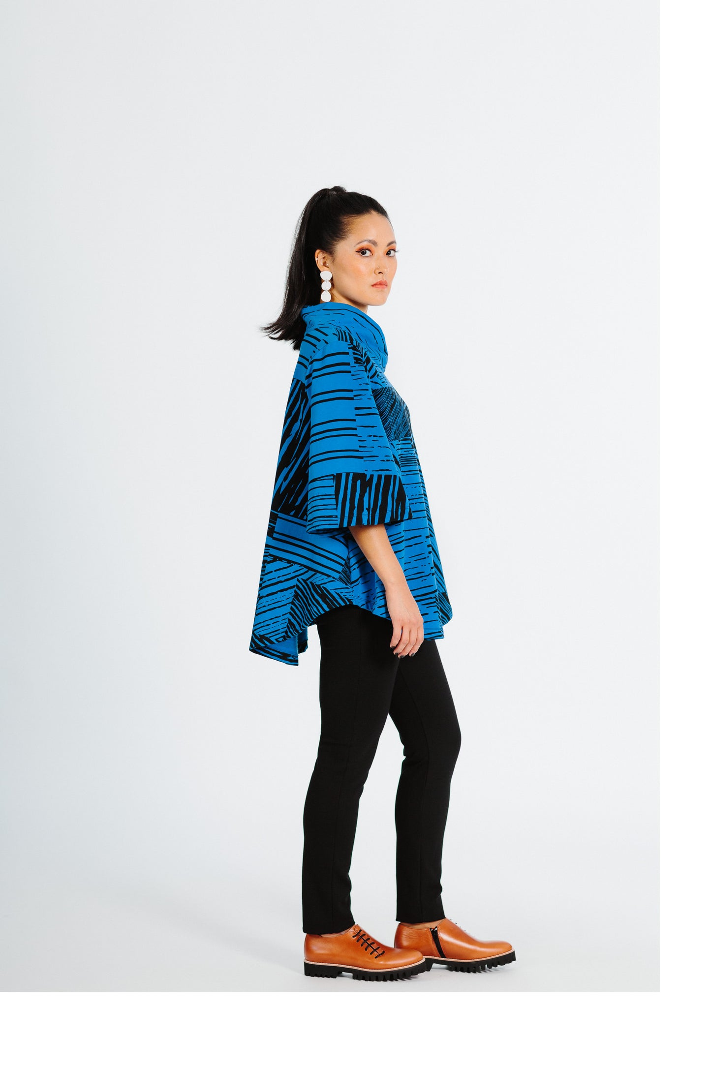 TIGRE - Criss-Cross Swing Sweatshirt