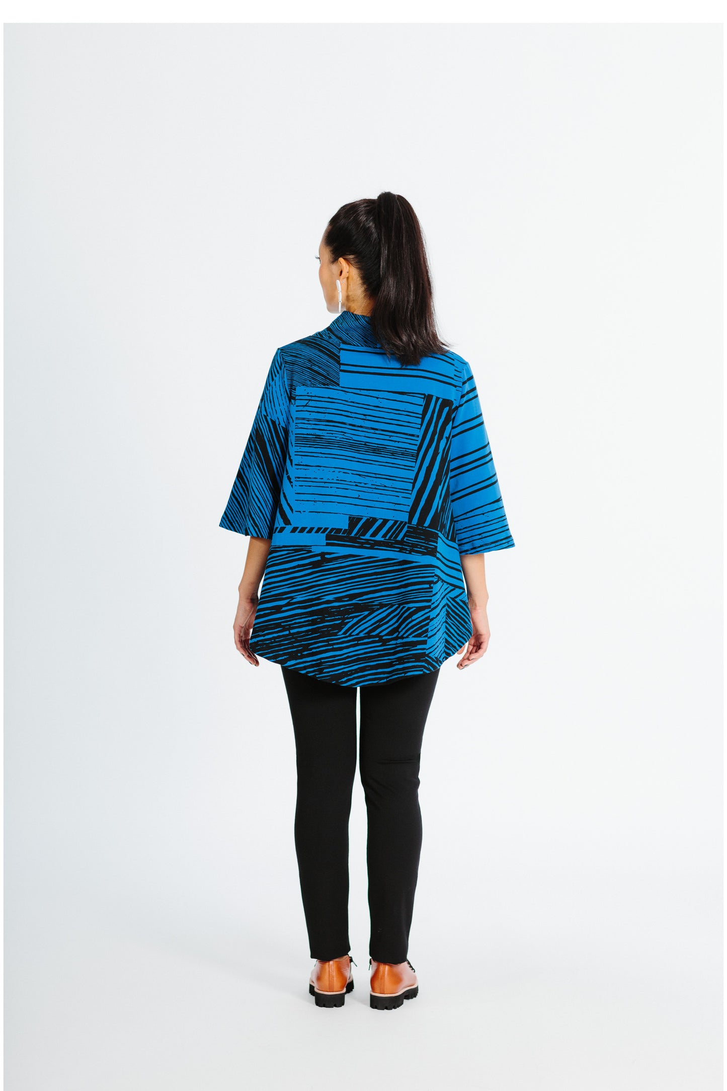 TIGRE - Criss-Cross Swing Sweatshirt
