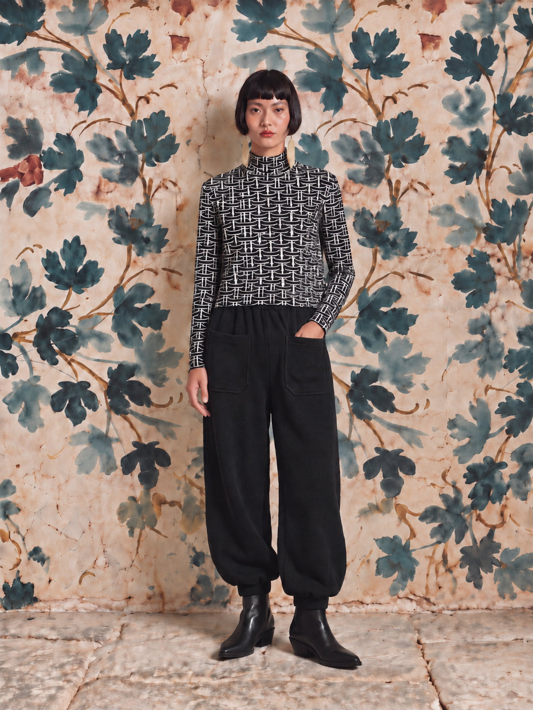 Relaxed Fit Turtleneck - Woven Print